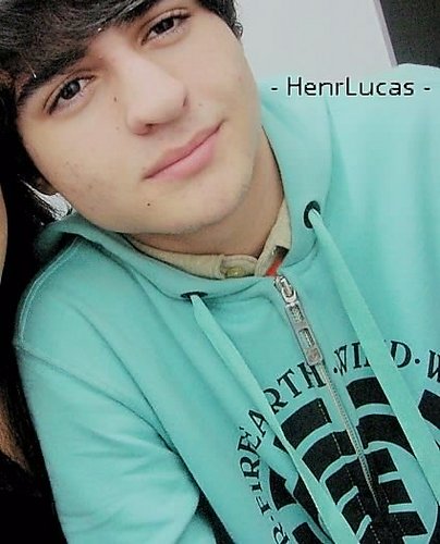 Carinhoso, simpatico, Feliiz e corinthiano . #Colirio espero ser um dia (yn) #Ator de mentira #Cantor nos sonhos . Prazer Lucas Henrique !