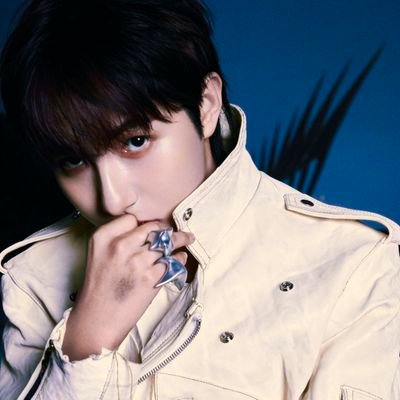 AdyLiu6's profile picture. I'm the captain on the boat of my life
When we were young~~~
🦊🦒🦋