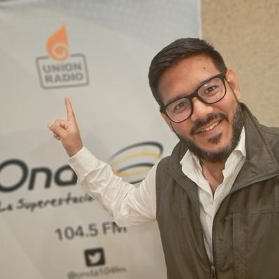 - Journalist 
- Certified Public Accountant 

Jefe de Prensa Telecentro 
Periodista en @naguarapuntocom
Periodista en @unionradio102