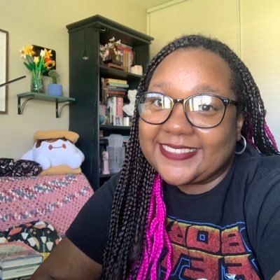 34 yrs old/Introvert Aquarius ♒️ 2024 reading goal 32/60 Support Indie Bookstores and Local Libraries 📚