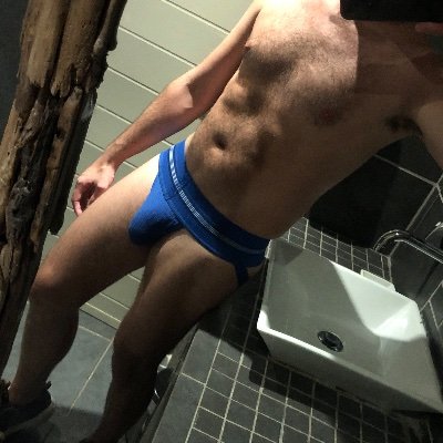 easygoing chilled one time fun or fwb. 
pits . sniff . jocks . spit . cum . undies exchange