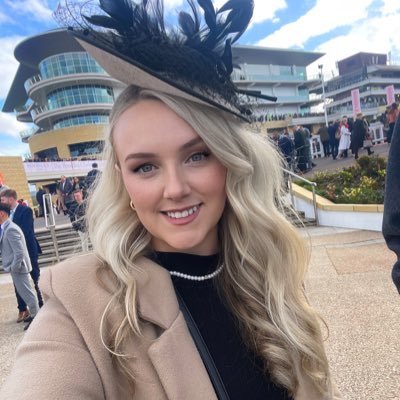 Former Travelling Head Girl for Oliver Greenall - Previously worked for Donald McCain Jnr and Richard Ford - Main account deleted - Back for the craic 🏇