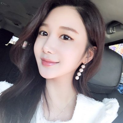 Paloma544116209's profile picture. Aspiring writer and avid reader 📚✍️