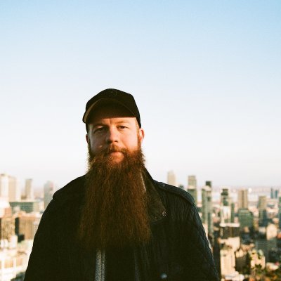 xoudini's profile picture. ⎋␛ artist | Vaporwave enthusiast | Microplastics enjoyer | tired af