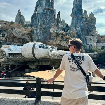 People know me by YNG or Conner. WDW AP and Theme Park Extraordinaire 🎡| HHN Enthusiast🦇| he/him 🏳️🌈