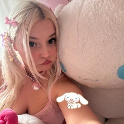 a silly lil blondie who loves to game^_−☆! a Dead By Daylight streamer who is chatty n friendly^_^! come join me on my gaming journey ♡(´ε｀ )