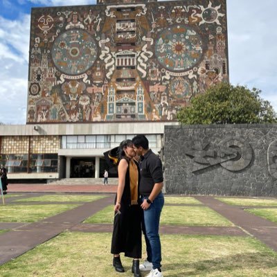 Monse25rivas's profile picture. Caí y volví a caer , pero con más estilo ❤️ Perdidamente enamorada de un niño abogado