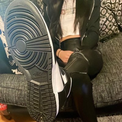 18YO 6’3 | FEMDOM Promotion account | i give guide on how to grow your account | profile pic - @babyfeet2004 | insta banned at -19k. 🇬🇧