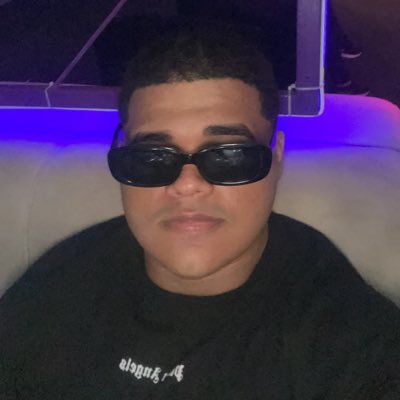 aaron_levi03's profile picture. 🤨🤨