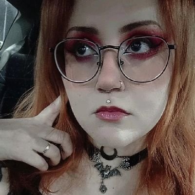 I like cats, candles, trees, Tolkien, books, boots and metal music.
Filósofa que escreve contos e faz velas.
🌱🦂🦇