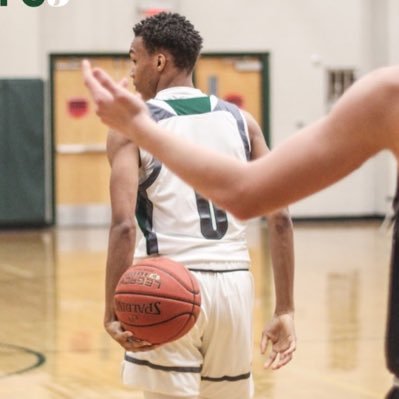 6'2 150 c/o 25' 🏀/🏈 |#0 SG/SF | WR Hudl: https://t.co/qKbBWG6Rst Gmail: 10307916@students.usd497.org 📞: 913-208-5551     instagram: cjcwell3x