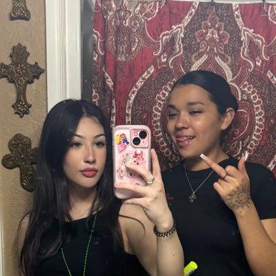 arianamgarza's profile picture. ur mom