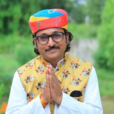 I Prabhu Prajapati do work related to astrology. I am also a bhajan singer and writer.