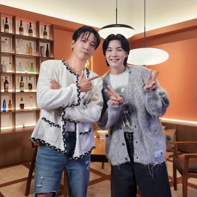 TWTWCTW's profile picture. 🇹🇼38歲資深迷妹，國小就迷KinKi Kids。目前育有一女，小迷妹養成中。2021年被YouTube 大數據推坑防彈就一直出不來了，我是新米，請多指教👋