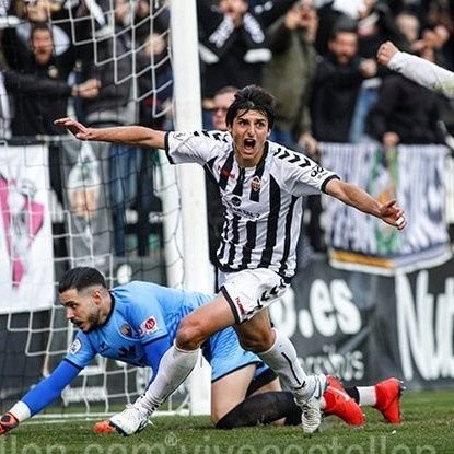 ◼ Jugador de la UB Conquense ⚽️                 
◼ Estudiante de derecho 📚                    ◼ Graduado en Administración y dirección de empresas 🎓