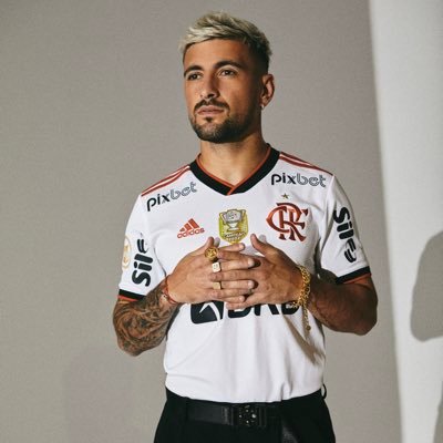 Confeiteiro, cantor, mulherengo e nas horas vagas CRAQUE do @Flamengo
🔴⚫ | Fã account do maior gringo do história do @Flamengo @GiorgiandeA