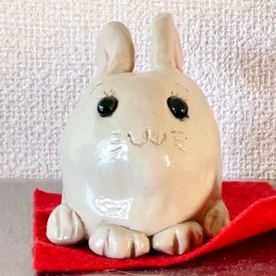 スイーツ寄りの雑多垢/おやつは日課/賞味期限との闘いは日常/情報収集はインスタよりX派/忘れた頃に遅めポスト/大切なことは口堅い🤐名古屋アムールは毎年孤高のぼっち参戦→仲間って素晴らしい✨情報交換したくても様子伺い癖があるので話しかけてくださると喜びます(他力本願)語彙力乏しくたいした感想語れずお恥ずかしいかぎりです