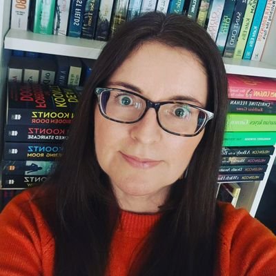 Blogger, Etsy Seller, Mum 👧 👦 🐶, home to #bringbackpaper. I can be found reading books, sending happy mail, practising yoga & tending to plants 📚 📬 🧘♀️