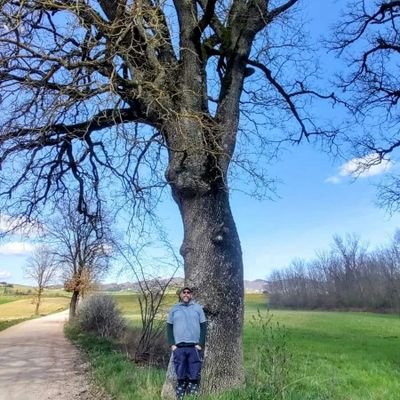 Rudeboy anarchico con il cuore a sinistra. Rugbista Antifascista Emiliano migrato nelle Marche per amore. Tenzonatore di mulini a vento. #SpiniNelFianco