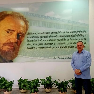Médico graduado en Cuba, agradecido a Fidel y la Revolución Cubana. Yo me muero como viví.