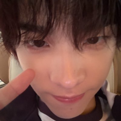 24_O1E2's profile picture. 