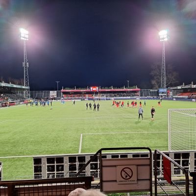 Excelsior Rotterdam supporter.
Bepaal zelf maar of ik verstand heb van voetbal maar heb wel overal een mening over.