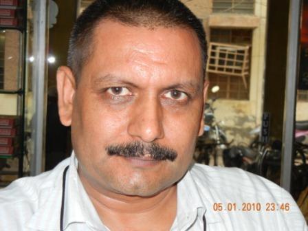 कौन हैं विज्ञान गुरू  - दीपक शर्मा 
1.एशिया के पहले व एकमात्र अध्यापक जिसे युरोपियन साइंस मीट में 2010 में आमंत्रित किया गया यह आयोजन फ्रांस के टोलूज शहर में