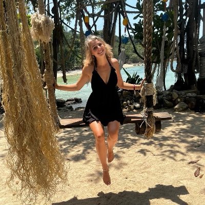 tessienaav's profile picture. 