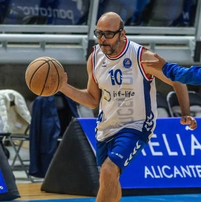 Seguidor del hercules Lucentum y padelero a tope, trabajo en la reprografia de la facultad de educacion de la ua