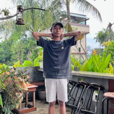 seorang pemuda ber-umur 23 tahun