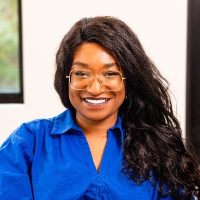 YA science fiction & fantasy writer, cosplayer, and psychiatrist. 🇳🇬🇺🇸 📚 CHILDREN WITH GIFTS (Summer 2025 with @inkedingraypub) Rep'd by @DorianMaffei