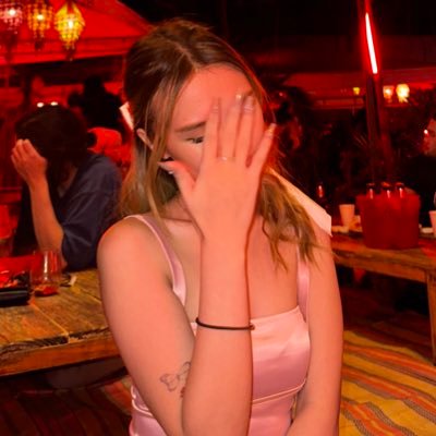 veenauh's profile picture. bless u