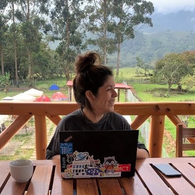 Blogger | Arquitecta de Datos | Artista entusiasta | Aprendiz de cocina
