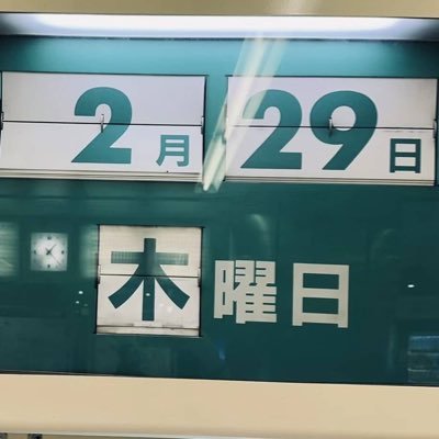 2021年入圈，爆仓归零，亏损200万，负债50万。