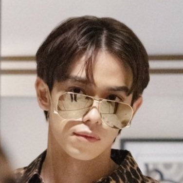 MemeVong's profile picture. Twilight จาก USA เป็นเมนเติร์ด แต่หัวใจก็มีแฝดคนน้องจก กับพี่เช่คนดุจ้า Love Third Love Trinity ❤️❤️❤️