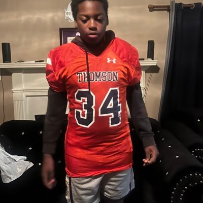 6ft 200lbs c/o2028 defensive line man offense line man thomson middle school