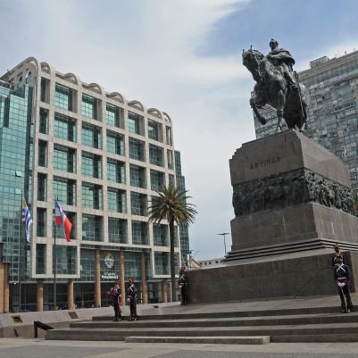 Cr. Público y ex estudiante de Adm. de Empresas.
Escuela N°189 Benito Juárez.
Liceo N°20.
Colegio Jesús María.
Universidad Católica del Uruguay.