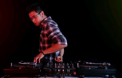 CRobertDiJ's profile picture. Winner DJ battle east indonesia • The Best DJ campus rvlx jogja • wayang hip hop