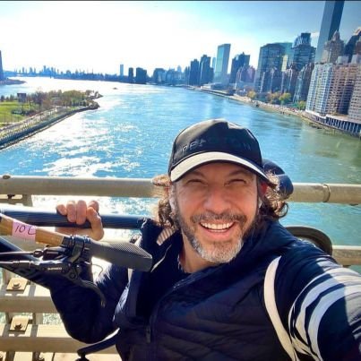 AlexRom54274824's profile picture. Happiness is the key to success