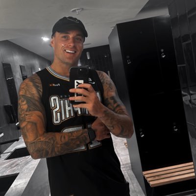 Ownzyyy's profile picture. Nastalgic Gamer & Counterstrike Enthusiast  // Twitch Affiliate That Can’t Find The Go Live Button 🤪