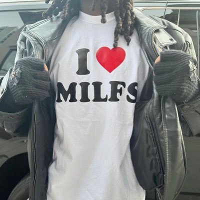 ilyja_9's profile picture. I throw stones 🍃|GGMU ❤️|Anime✨| My intrusive thoughts leak here| Burner acct | safe space for sluts and whores 🫶🏿🔞| don’t check my media 🤫