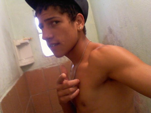 não mexo contigo não mexe comigo  
fecho =)