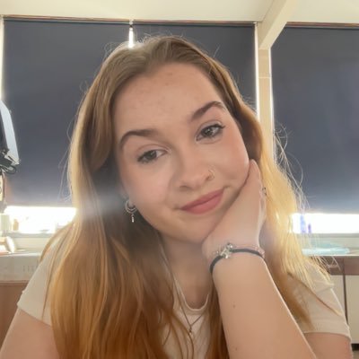 iz2006_'s profile picture. 19 major swiftie AND i love my books