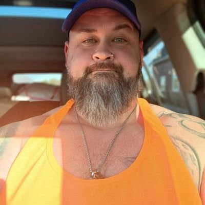 NSFW 18+ ONLY. 🔞📵 Trying to make it. Big bear 6'1, 275lbs, size 14 feet. Love jock straps, fuzzy butts drive me nutz!