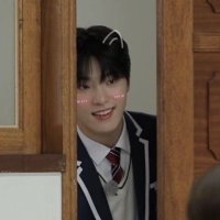 くろ (@yui_07lloz) 's Twitter Profile