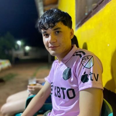 Lic. En Ciencias de la Educación👨🏻🎓👨🏻🏫❤️
La buena vida y la poca vergüenza❤
Twitteo lo primero que se me venga a la cabeza, nada personal😃
23 años😃