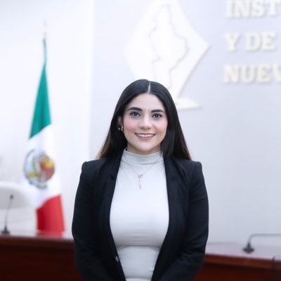 Licenciada en Derecho. Universidad de Monterrey, Maestría en Derecho Fiscal y Maestría en Derecho Constitucional con orn. en Derecho Electoral.