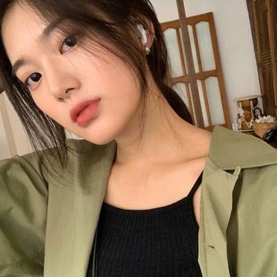 kamoomayl's profile picture. 🇮🇩 | 22 | love to sharing new stuffs or things! —; kalo aku si YAY! suka review alias demen curhat + 🛒racun shopee
