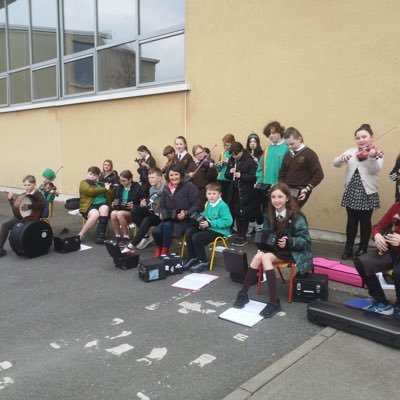 Gaelscoil i mbaile Cheatharlach