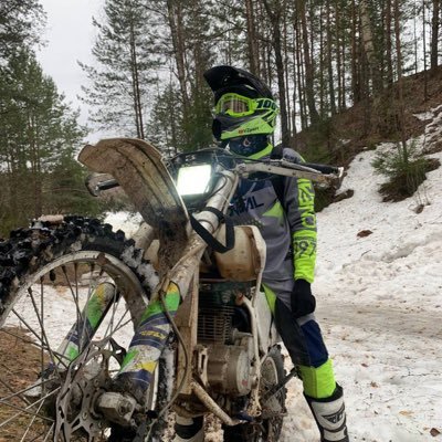 Motorcyclist 🏍️  cryptocurrency fan and just a good person😉